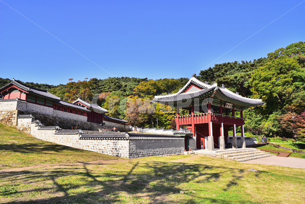 남한산성,세계문화유산,가을배경,한국전통,건축물,행궁,유네스코,unesco,보존,역사,복원,outdoors,nature,한국자연경관,숲,환경,야외,outdoor,기와집,자연,옥외,autumn,fall,season,배경,바탕,백그라운드,background,가을,계절,fall,autumn,season,한국전통,한국문화,korean traditional,korean culture,건축물,건물외관,exterior,building,structure,architecture,construction,건물,temple,신전