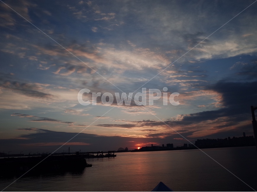 노을,하늘,바다,선셋,감성,자연,풍경,nature,landscape,outdoors,옥외,dusk,황혼,sunset,일몰,sky,dawn,새벽,red sky,붉은 하늘