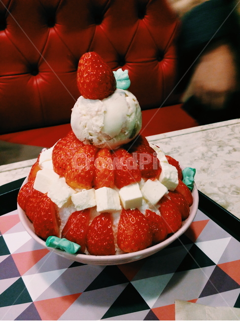 딸기빙수,빙수,팥빙수,카페,음식,creme,디저트,food,dessert,딸기,아이스크림,케이크,치즈