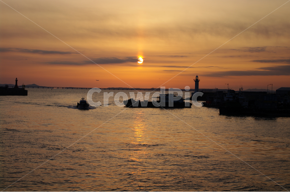 등대,노을,석양,일몰,sunset,바다,하늘,서해,한국,구름,풍경,풍광,자연,nature,landscape,배,자연,풍경,nature,landscape,vehicle,차량,boat,보트,transportation,교통