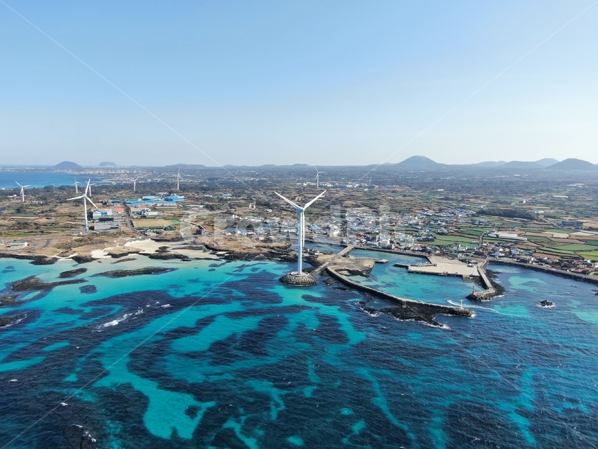 제주도,제주바다,풍력발전기,월정리,자연,바다,오름,풍차,파란바다,풍경,제주도,jeju,jeju island,시골,마을,풍경,landscape,country,rural,town,outdoors,옥외,경치,nature,자연,scenery,aerial view,조감도