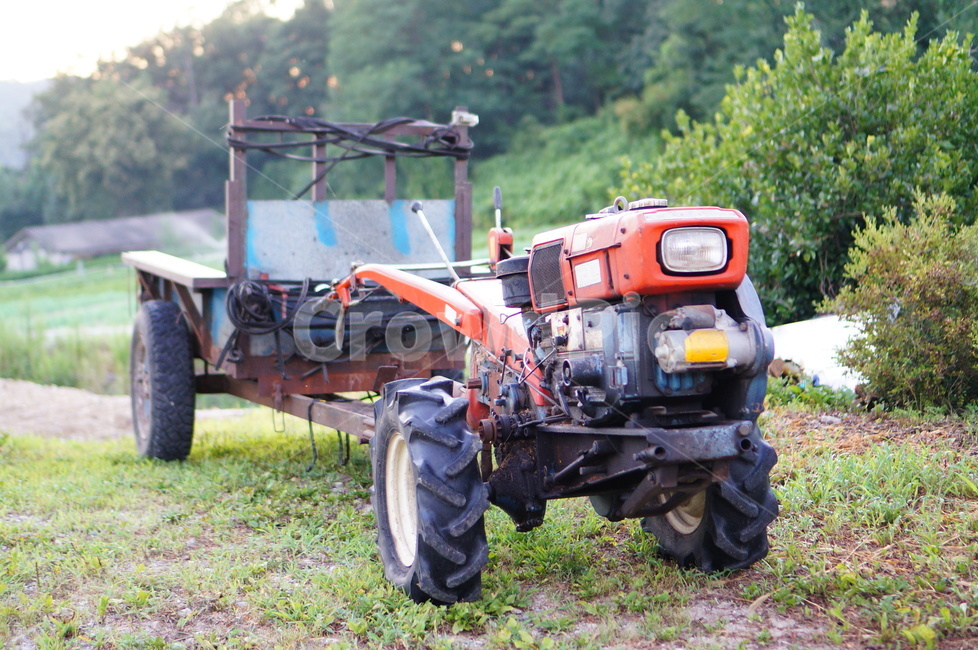 경운기,농촌,시골,cultivator,농기구,country,agriculture,바퀴,짐칸,헤드라이트,wheel,vehicles,탈것