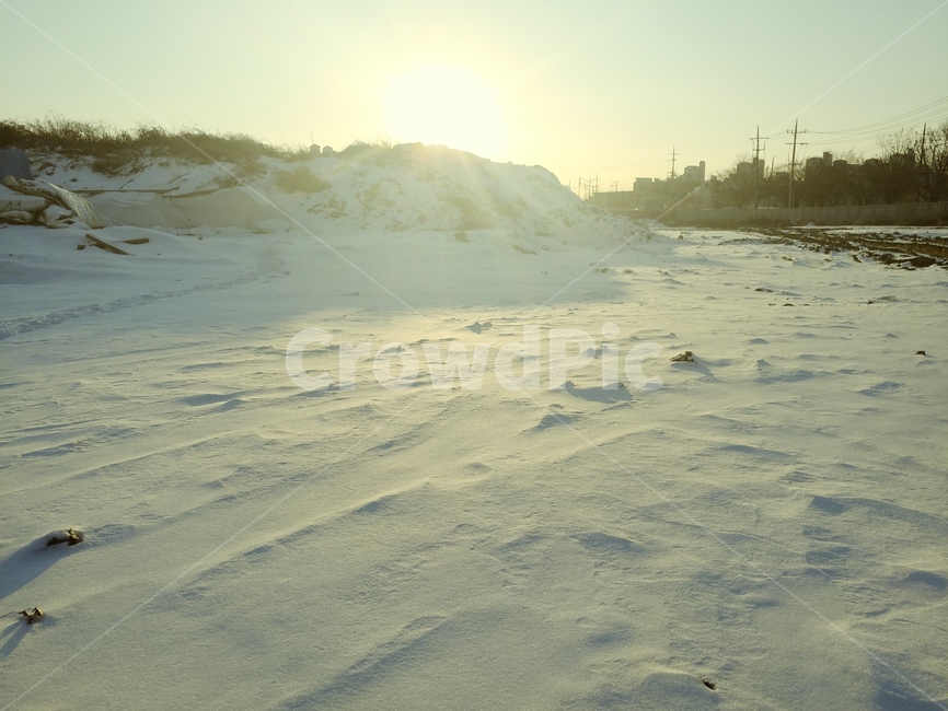 겨울,눈,그림자,차가움,추움,혹한,빛,햇살,겨울,계절,winter,season,자연,풍경,nature,landscape,soil,흙,sand,모래,outdoors,옥외