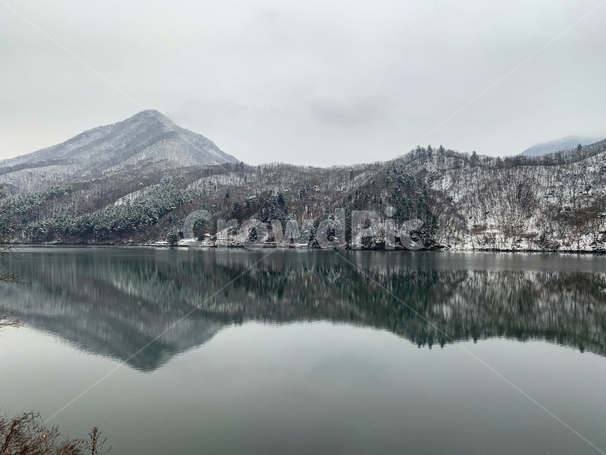 설산,호수,겨울호수,눈,겨울,자연,산,snow,자연,풍경,nature,landscape