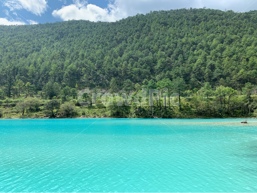 nature,자연,outdoors,water,물,river,강,emerald,에메랄드,forest,숲,trees,나무,mountain,산,green,중국,운남성,옥룡설산,china,yunnan,peaceful,평화로운