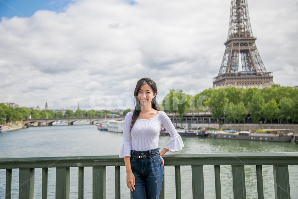 파리,에펠탑,여행인플루언써,센강,포토존,파리여행,웃는여자,행복,모델,여행모델,paris,french,france,프랑스,유럽,model,asian,traveler,travelinfluencerkorea,korean,smile,seineriver,effieltower,도시,풍경,city,landscape,해외,외국,세계,foreign,oversea,world,세계도시풍경,해외도시풍경,외국도시풍경,world cityscape,사람,인물,인간,human,person,여성,여자,woman,female,lady,여행,휴가,traveling,vacation,trip,apparel,의복,clothing,의류,pants,바지,sleeve,소매,railing,난간,denim,청,jeans,청바지