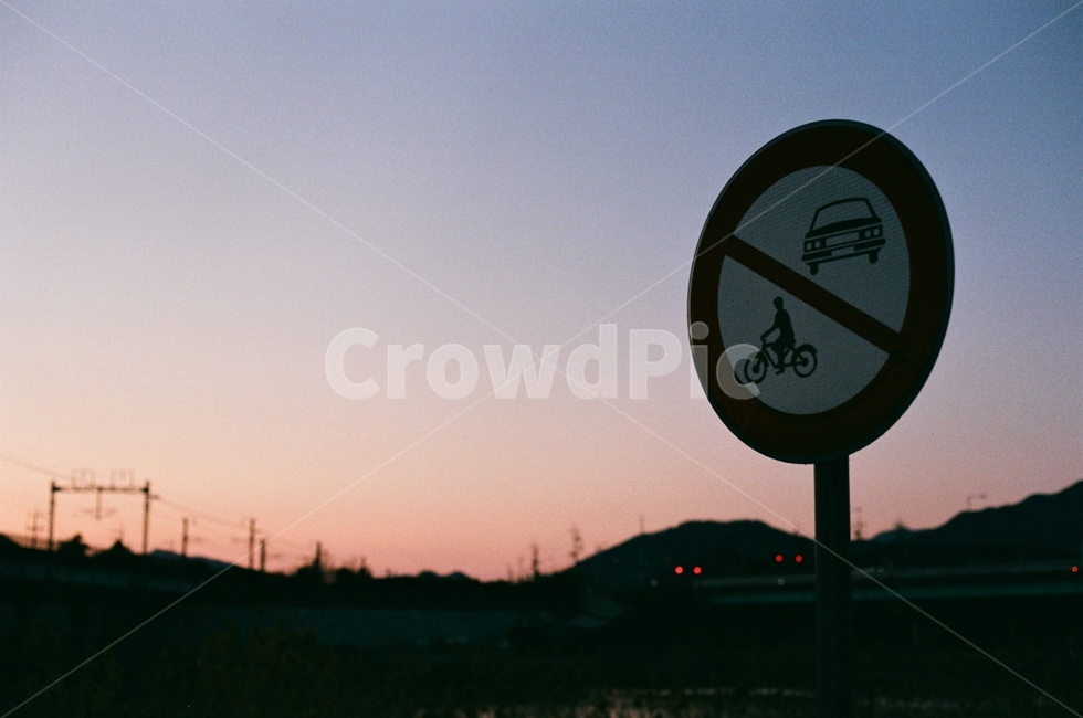 노을,일몰,표지판,통행금지,금지표지판,감성,sensible,feeling,교통,교통수단,traffic,transportation