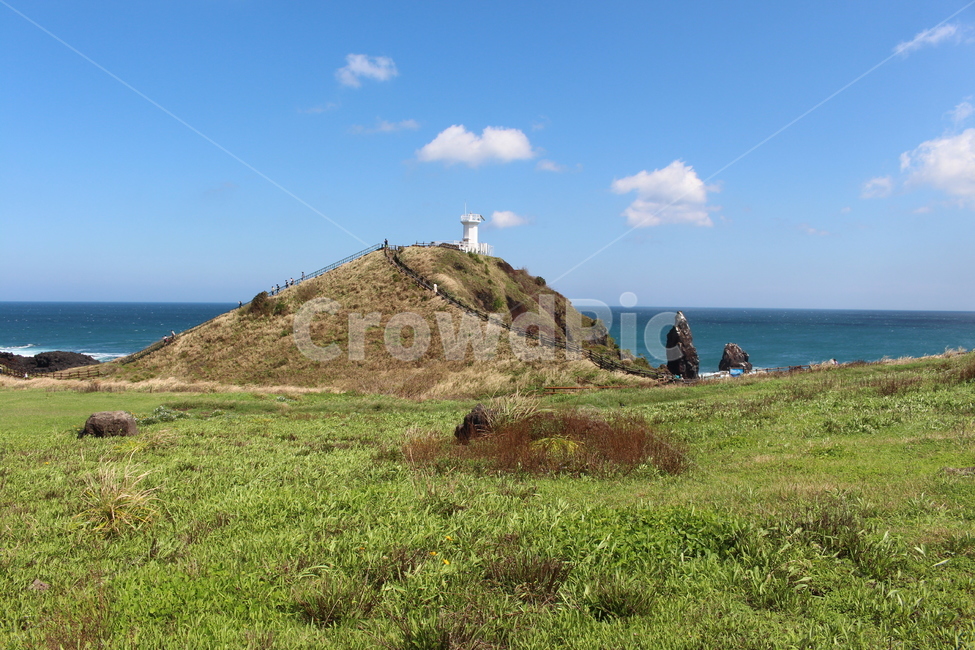 제주도,섭지코지,등대,바다,하늘,구름,자연,풍경,nature,landscape,한국자연풍경,한국자연경관,korea nature landscape,제주도,jeju,jeju island,outdoors,옥외,grassland,목초지,field,들