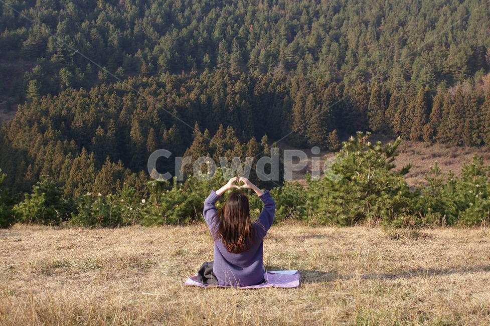 제주도,제주,제주여행,오름,아부오름,나무,숲,손하트,여행,자연,자연,풍경,nature,landscape,사람,인물,인간,human,person,여성,여자,woman,female,lady,감정표현,기분,feeling,emotion,food,음식,meal,식사,tree,plant,식물