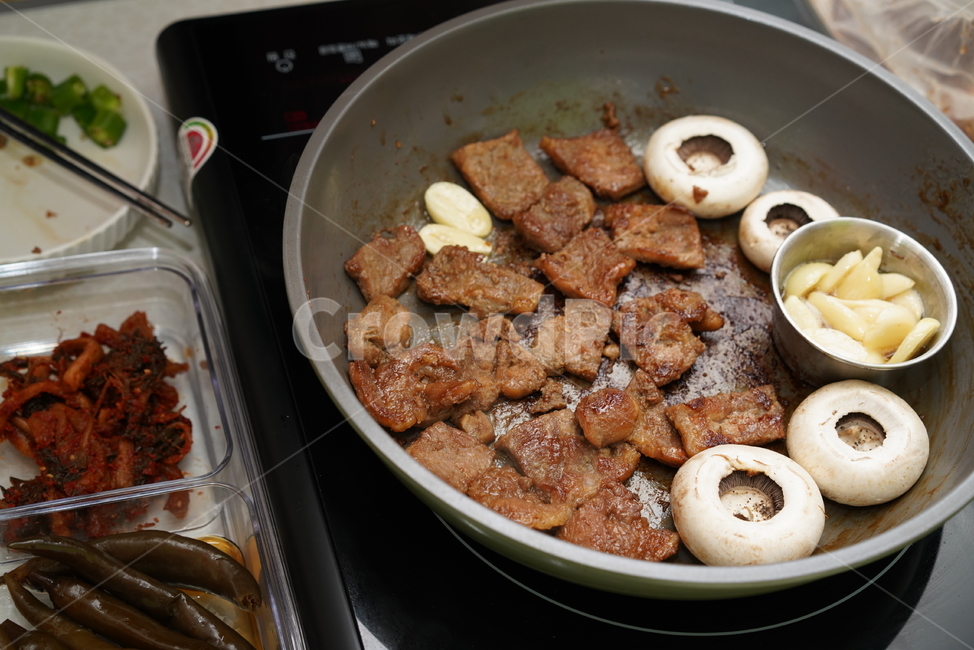 갈비,돼지갈비,육류,육식,구이,안주,먹거리,식사,음식,food,버섯,마늘,음식,식재료,요리,food,cook,meal,dishes,food reserves