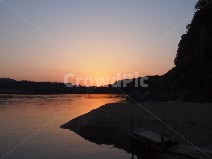 낙조,노을,강,나루터,자연,자연,풍경,nature,landscape,outdoors,옥외,sky,하늘,dusk,황혼,sunset,일몰,red sky,붉은 하늘,dawn,새벽