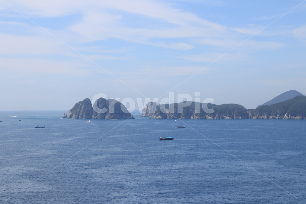바다,배,섬,푸른,파란,하늘,맑음,자연,풍경,nature,landscape,land,땅,outdoors,옥외,water,물,sea,ocean,대양,shoreline,해안선,coast,연안