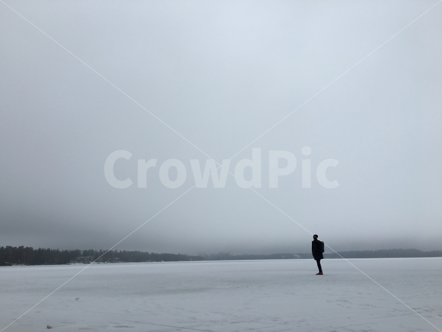 설원,인물,핀란드,설경,실루엣,인물실루엣,전신,겨울,계절,winter,season,사람,인물,인간,human,person,남성,남자,man,male,인물실루엣,사람실루엣,character silhouette,human silhouette,고독함,외로움,쓸쓸함,우울함,슬픔,lonely,solitary,nature,자연,weather,날씨,outdoors,옥외