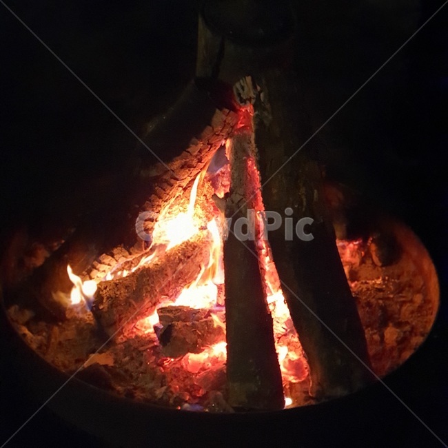fire,불,flame,불꽃,bonfire,모닥불,불장난,불놀이,나무,장작,화염,캠프파이어,campfire