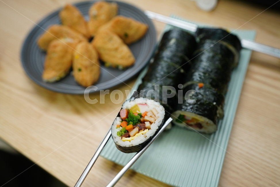 한식,김밥,유부초밥,음식,먹방,먹거리,요리,간식,분식,식사,푸드,집밥,food,음식,식재료,요리,food,cook,meal,dishes,food reserves