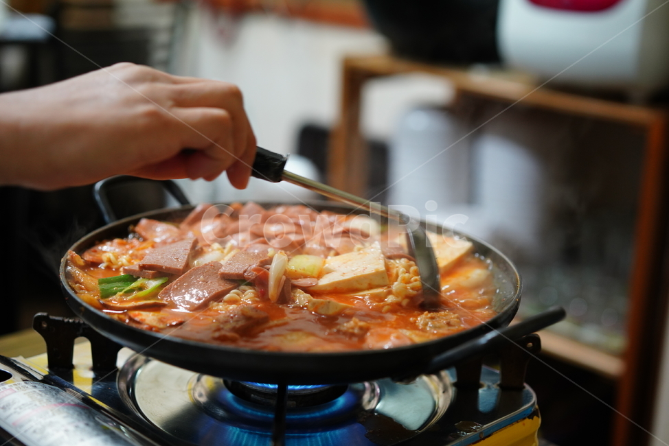 부대찌개,냄비,한식,먹거리,음식,국물,술안주,food,찌개,햄,식사,요리,meal,음식,식재료,요리,food,cook,meal,dishes,food reserves,한식,한국음식,한국요리,korean food,korean dishes,korean meal,korean cook