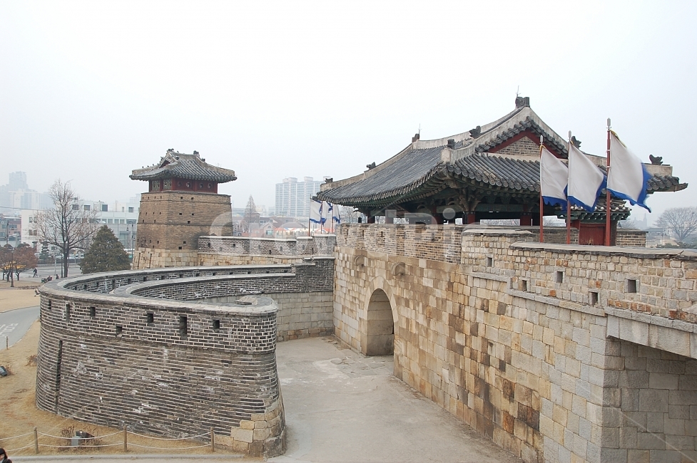 수원,수원화성,유네스코,유네스코문화유산,문화재,한국,코리아,전통,성곽,한국전통,한국문화,korean traditional,korean culture,랜드마크,landmark,tourist attraction,한국랜드마크,한국관광지,한국명소,korea landmark,korea tourist attraction,건축물,건물외관,exterior,building,structure,architecture,construction