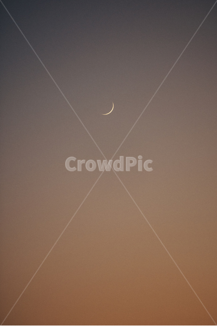 초승달,crescentmoon,달,저녁하늘,moon,자연,nature,하늘,저녁,sky,초저녁,감성사진,야경,밤,풍경,nightscape,night,landscape