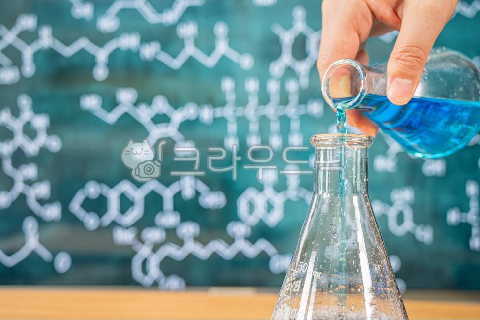 연구,실험도구,기술,스포이드,과학자,칠판,생명공학,교육배경,발명의날,연구개발,화학,발견,개념,삼각플라스크,과학교육,과학,시험관,도구,발명,실험실,학교,배경,교육,과학의날,화학식,컨셉,백그라운드,분석,사람손,손동작,화학공식,과학배경