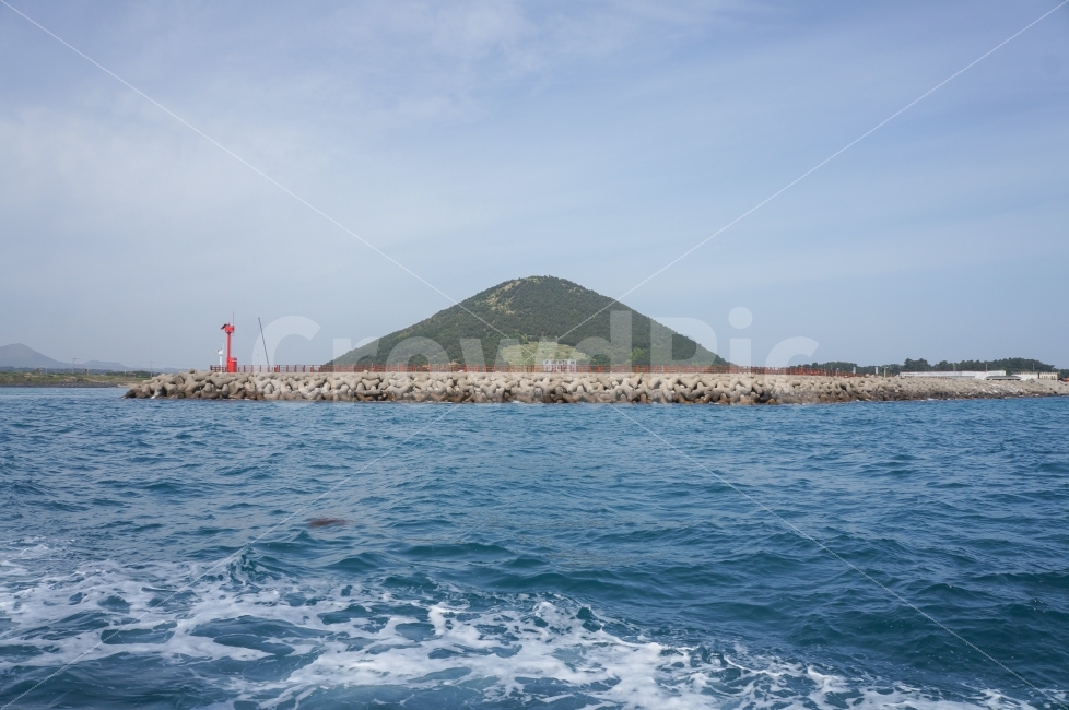 제주,우도,제주도,여행,바다,자연,풍경,nature,landscape,한국자연풍경,한국자연경관,korea nature landscape,등대,lighthouse,제주도,jeju,jeju island,outdoors,옥외,land,땅,sea,ocean,대양,water,물,shoreline,해안선,coast,연안