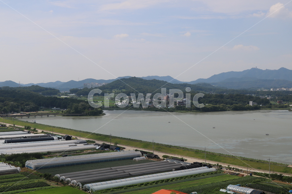 호수,산,하늘,논,밭,비닐하우스,lake,ricepaddy,field,sky,시골,마을,풍경,landscape,country,rural,town,산업,industry,industrial,농업,농사,agriculture,farming,farming industry