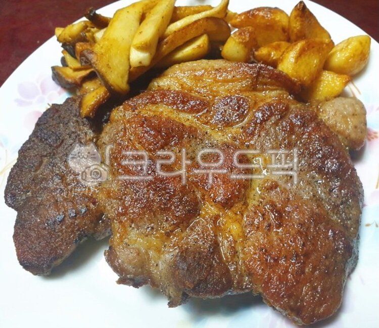 steak,fried food,pork,good,pig,BBQ,potato,Korean food,ingredients,Grilled whole garlic,cooking,mushroom,roast,koreanfood,garlic,Korean cuisine,cook,Korean,food,meal,bbq,French fries,King oyster mushroom,Grilled mushrooms,dish,meat,mukbang,neck meat