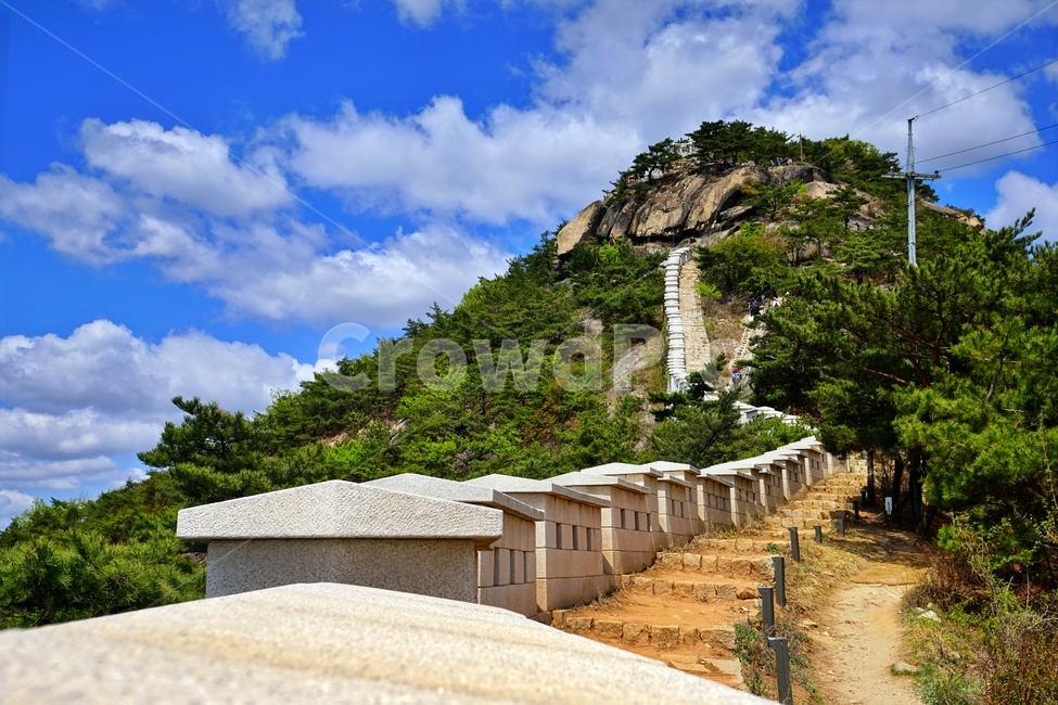 한양도성,한양도성길,한양도성순성길,인왕산,성벽,성곽,하늘,구름,한국,서울,korea,seoul,sky,cloud,bluesky,푸른하늘,nature,자연,풍경,landscape,경치,scenery,scene,view,range,mountainchain,문화재,조선,나무,tree,산림,삼림,숲,forest,봄,spring,4월,april,outdoors,옥외,산봉우리,산꼭대기,정상,한국풍경,한국자연,서울풍경,서울자연,자연,풍경,nature,landscape
