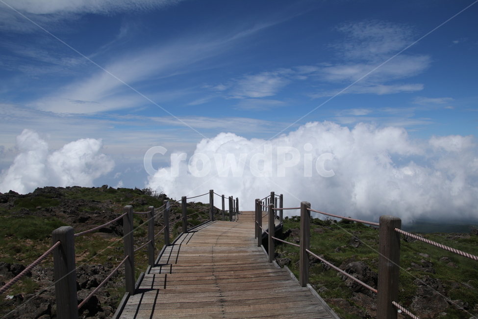 제주도,한라사,하늘,산,길,구름,자연,풍경,nature,landscape,한국자연풍경,한국자연경관,korea nature landscape,제주도,jeju,jeju island,boardwalk,산책로,bridge,다리,building,건물