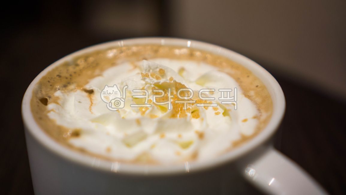 커피,라떼,휘핑크림,카라멜,마키아토,컵,머그,잔,카페