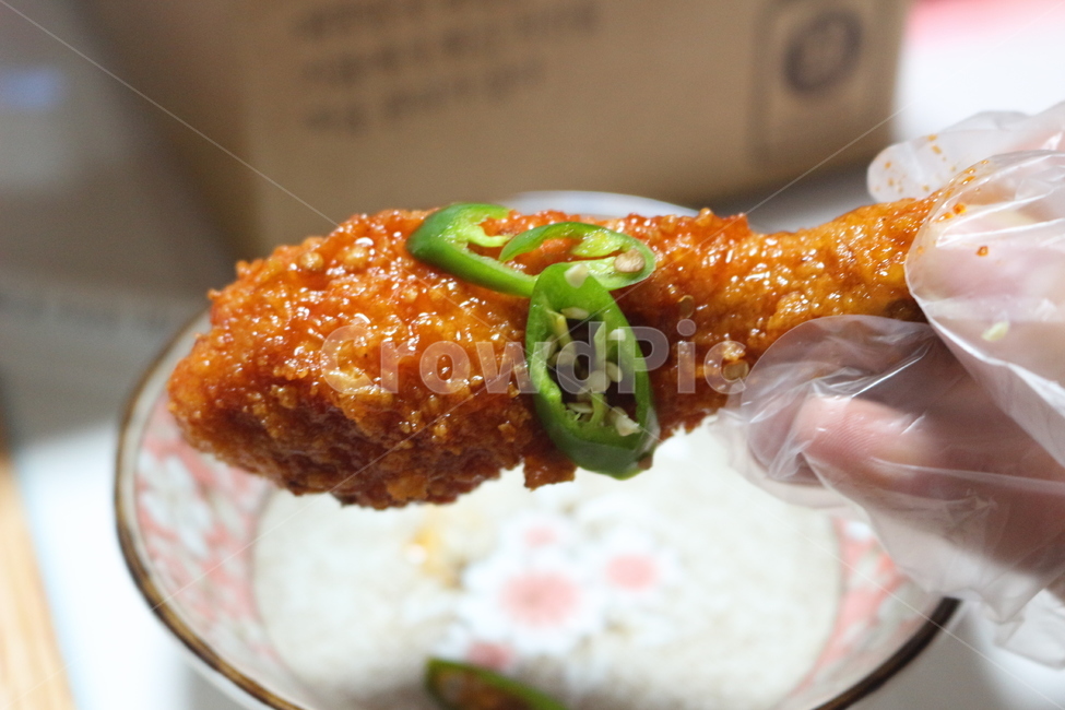 치킨,후라이드,양념치킨,닭다리,매운치킨