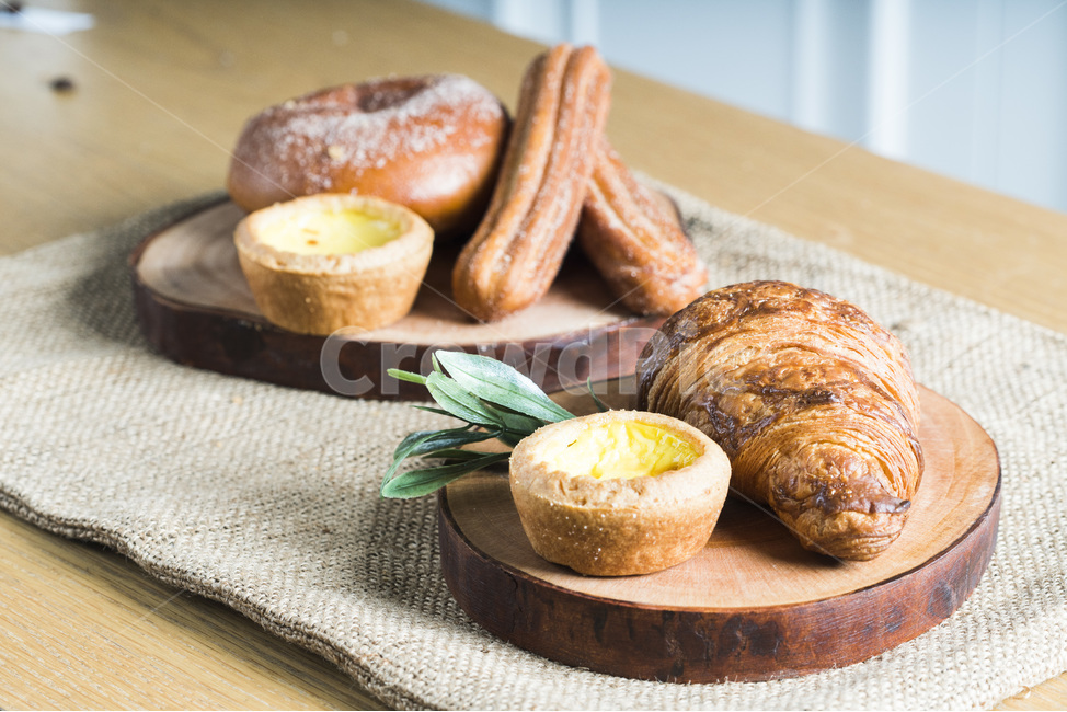식사,음식,빵,브레드,주방,쿠킹,meal,bread,아침,런치,베이커리,부엌,식탁,food,밀가루음식,테이블웨어,나무,원목,wood,손,남자,hand,커피,coffee,morning,음식,식재료,요리,food,cook,meal,dishes,food reserves,빵,bread,연출,컨셉,콘셉,direction,concept