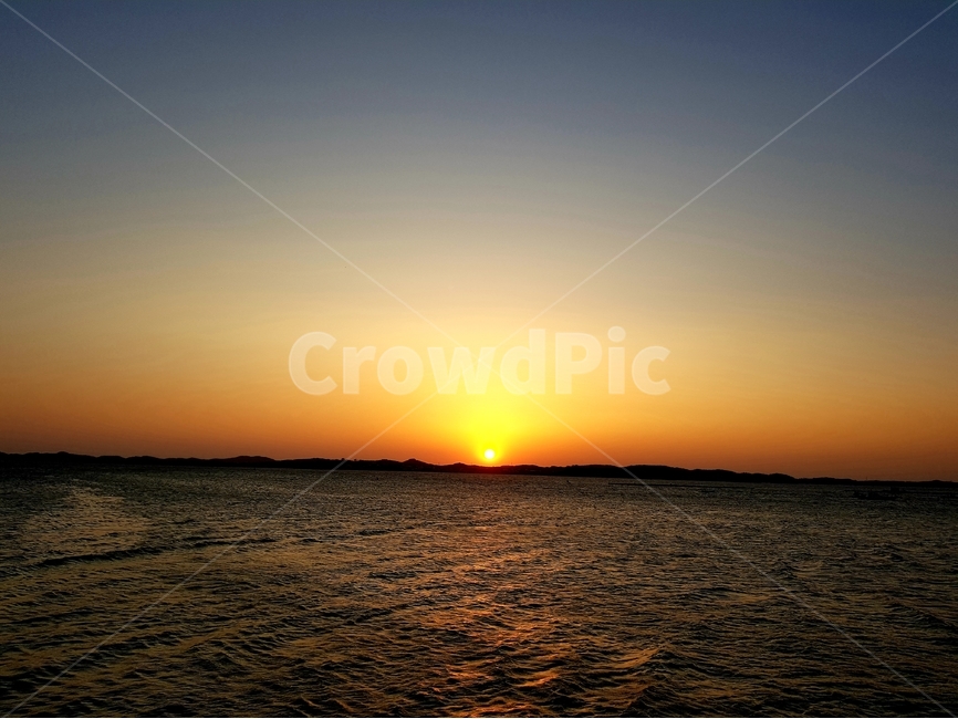 노을,일몰,바다,하늘,sunset,자연,풍경,nature,landscape,sunlight,햇빛,outdoors,옥외,dusk,황혼,dawn,새벽,red sky,붉은 하늘,sky,light,빛,flare,플레어