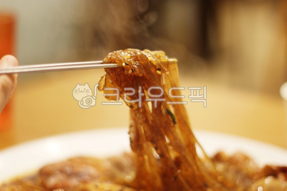 찜닭,찜요리,닭요리,닭고기,고기,육류,간장닭,닭조림,닭고기조림,면사리,당면사리,넙적당면