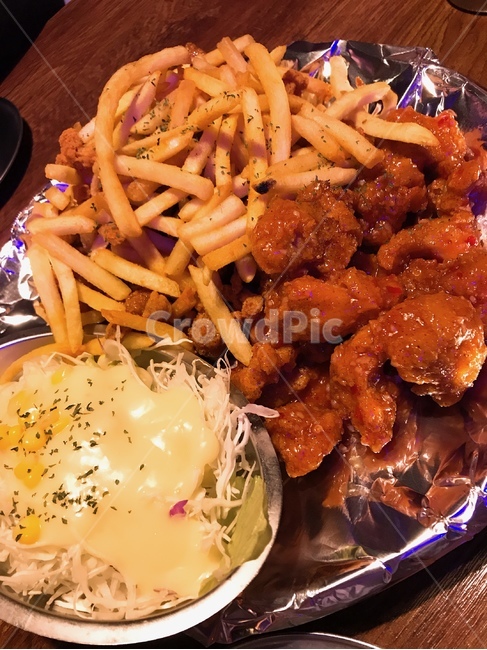 치킨,감자튀김,샐러드,양념치킨,치느님