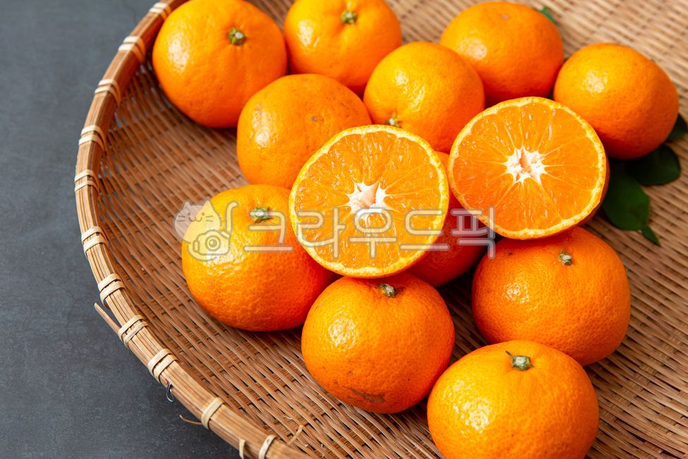 귤,감귤,오렌지,과일,과실,열매,후르츠,겨울,제철,과즙,신선,싱싱,프레시,디저트,오렌지색,주황색,노란색,노랑색,옐로우,밀감,음식,오브젝트,과일,열매,fruit