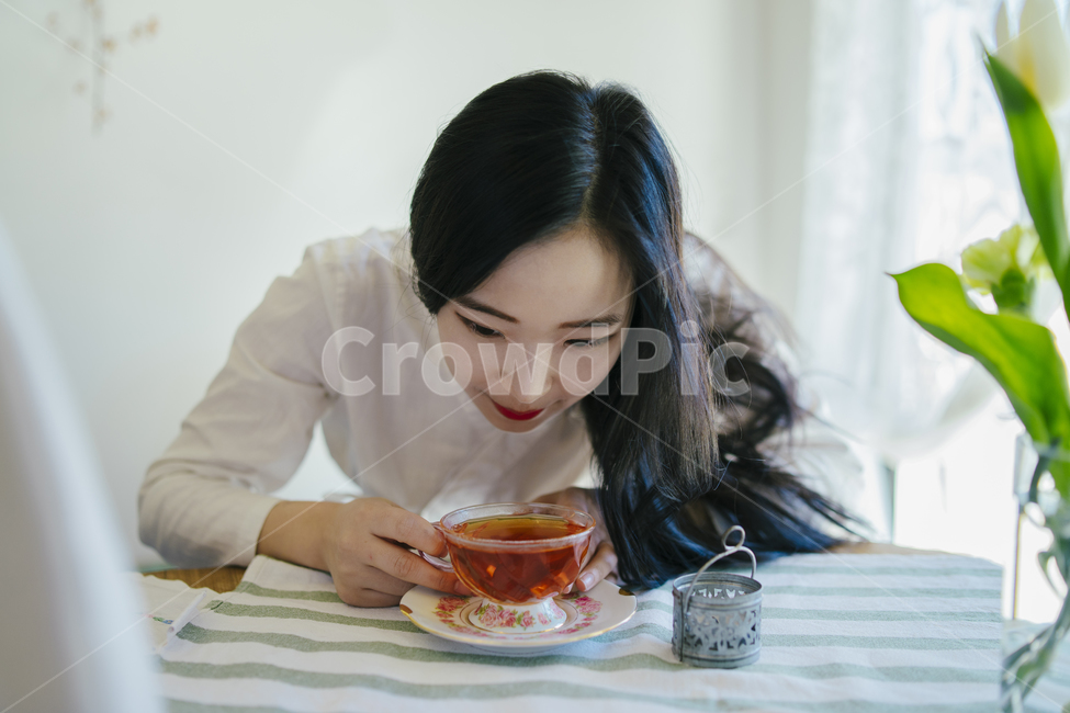 한복,생활한복,감성사진,인물사진,휴식,설날,명절,차,tea,portrait,사람,인물,인간,human,person,여성,여자,woman,female,lady,음료수,drink,beverage