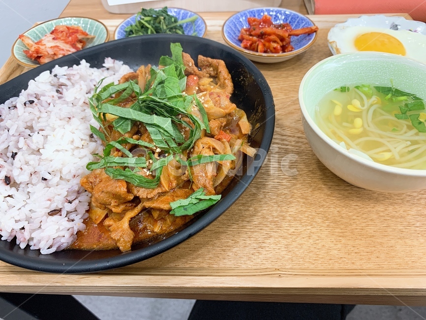 제육볶음,제육덮밥,음식,식사,요리