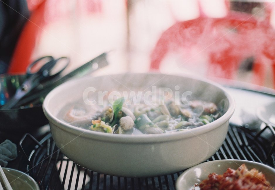 칼국수,국수,포장마차,겨울음식,필름사진,필름,음식,noodle,food,겨울,winter,korea,한국,음식,식재료,요리,food,cook,meal,dishes,food reserves,한식,한국음식,한국요리,korean food,korean dishes,korean meal,korean cook