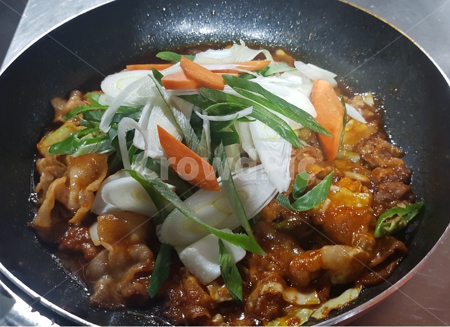제육볶음,두루치기,돼지두루치기,매운두루치기,고추장두루치기,고추장제육,매운제육,불고기,음식,식재료,요리,food,cook,meal,dishes,food reserves,한식,한국음식,한국요리,korean food,korean dishes,korean meal,korean cook