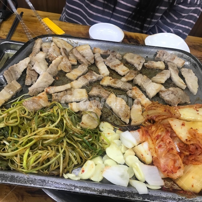 고기,삼겹살,음식,마늘,파채