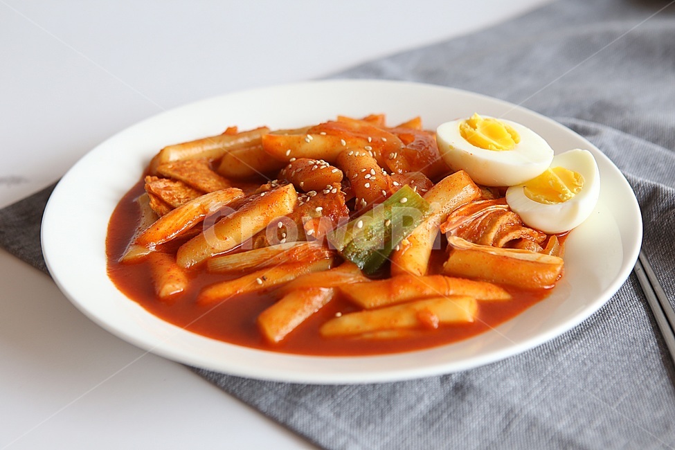 떡볶이,매운떡볶이,간식,한국음식,매운음식,음식,식재료,요리,food,cook,meal,dishes,food reserves,한식,한국음식,한국요리,korean food,korean dishes,korean meal,korean cook,디저트,간식,후식,dessert,snack