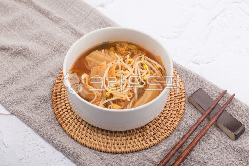 콩나물,콩나물국,김치,김치콩나물국,콩나물김치국,김치국,김칫국,국,반찬,야채,음식,식재료,요리,food,cook,meal,dishes,food reserves,한식,한국음식,한국요리,korean food,korean dishes,korean meal,korean cook