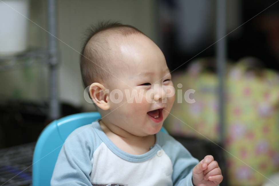 아이미소,함박웃음,순수한,인물,행복한,의자,눈웃음,아기,사람,인물,인간,human,person,얼굴표정,facial expression,face,영유아,아기,애기,아이,infants,baby,감정표현,기분,feeling,emotion