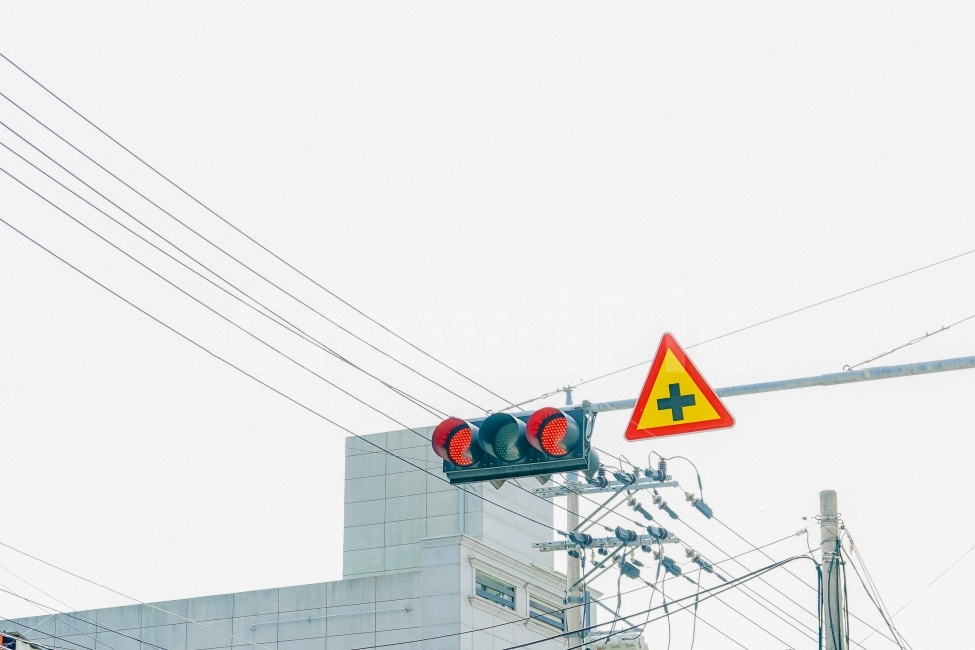신호등,사거리,길,오후,휴식,힐링,신호,교통,표지판,교통,교통수단,traffic,transportation,light,빛