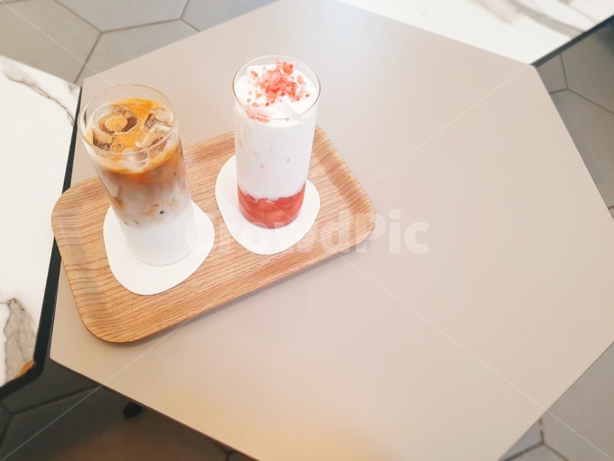 카페사진,음료사진,데이트사진,딸기스무디사진,커피사진