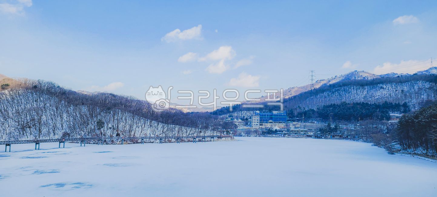 Majang Lake,Majangji,Majang Reservoir,Majang Lake,Lakeside Road,Trail,Tracking,Lake,Snow Scenery,Winter Lake,Ice Lake,Snow Mountain,Winter Mountain,Snow-covered Mountain,Frozen Lake