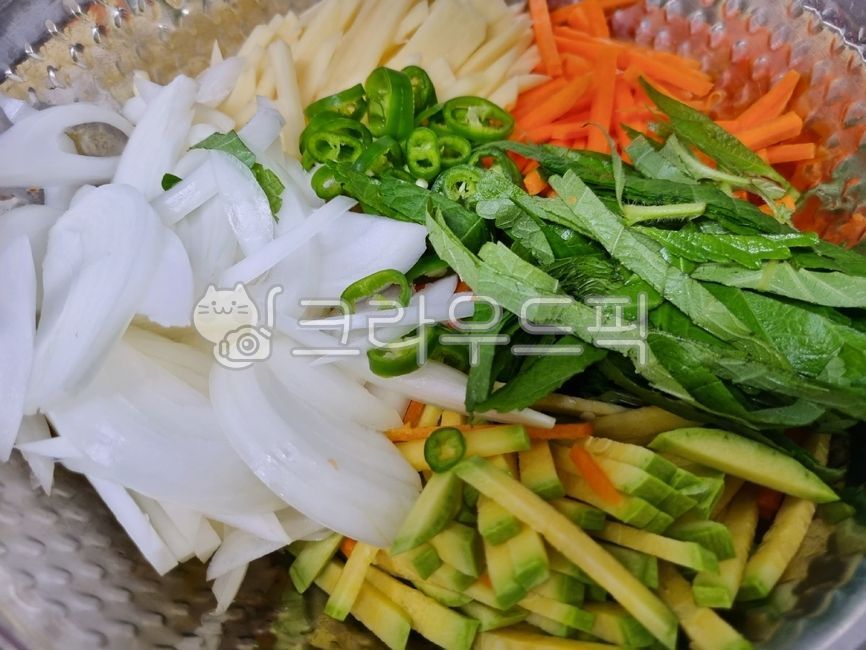 pepper,perillaleaf,chili,onion,hotpepper,zucchini,cookingmaterial,youngsquash,redpepper,squash,Zucchini Pumpkin,Spicy pepper,whitepotato,potato,youngpumpkin,Food Ingredients,ingredients,juicypumpkin,reductionofcapital,foodmaterial,jukini,amber,cooking ing