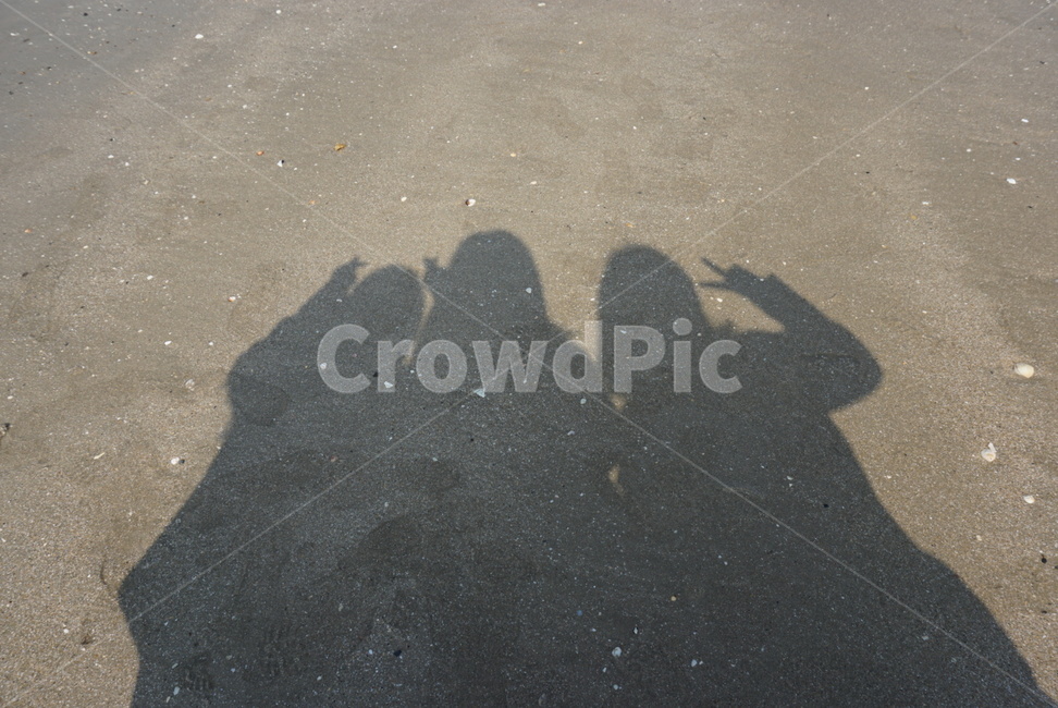 그림자,바다,친구,해변,모래사장,friends,shadow,ocean,사람들,대중,군중,other people,crowd,인물실루엣,사람실루엣,character silhouette,human silhouette,친구,우정,friendship,companion,sand,모래,nature,자연,outdoors,옥외