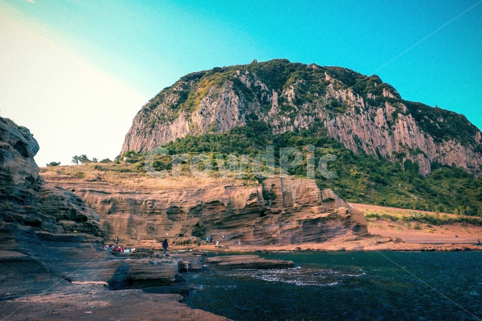 산,제주,여행,바다,하늘,구름,자연,풍경,nature,landscape,한국자연풍경,한국자연경관,korea nature landscape,제주도,jeju,jeju island,outdoors,옥외,promontory,곶,cliff,낭떠러지,water,물,shoreline,해안선,ocean,대양,sea