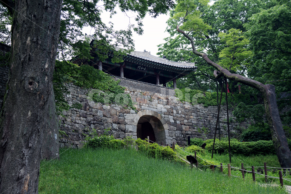 남한산성남문,초여름,흐린날씨,남한산성,녹색,한국전통,한국문화,korean traditional,korean culture,건축물,건물외관,exterior,building,structure,architecture,construction